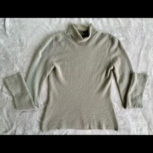 GUCCI Sweater Size L. Long Sleeve Turtle Neck.